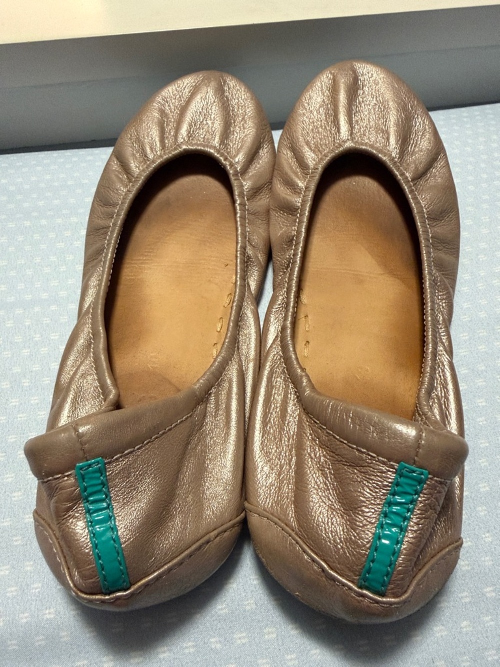 Tieks Metallic rose gold “Rosé” Ballet Flats with Teal Heel Tab - Picture 2 of 8